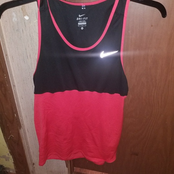 Tops - Nike tank